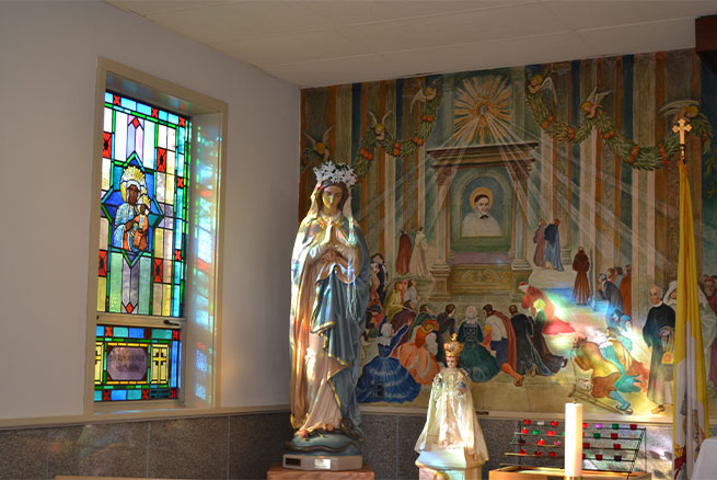 Chapel with Statue Chapel with Statue