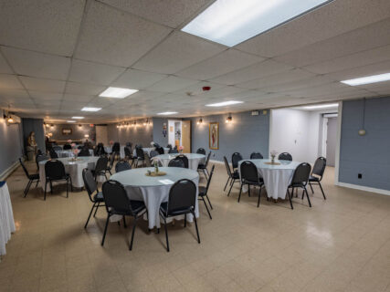 Our Willow Hall provides space for mid-to-larger sized meeting and dining experiences.